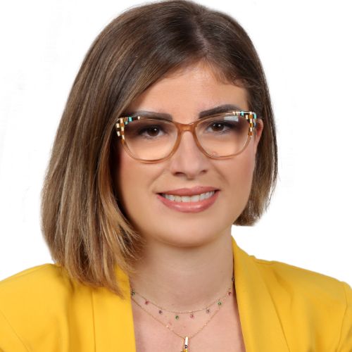https://www.adu.ac.ae/images/default-source/adu-revised-layout-images/clg-faculty/joanne.jpg?sfvrsn=fd04286_4