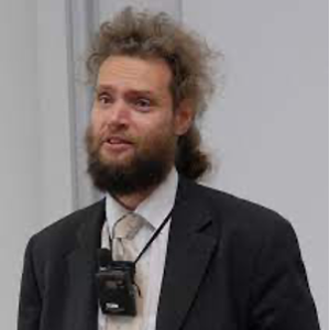 Portrait of Professor Richard Tol, expert in environmental economics.